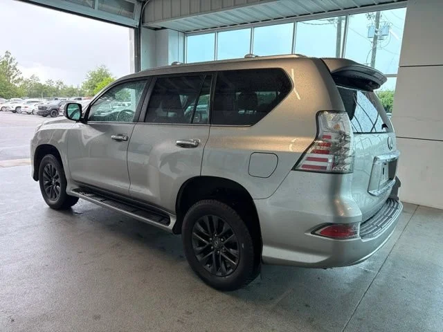 Used 2023 Atomic Silver Lexus GX 460 Premium image 15