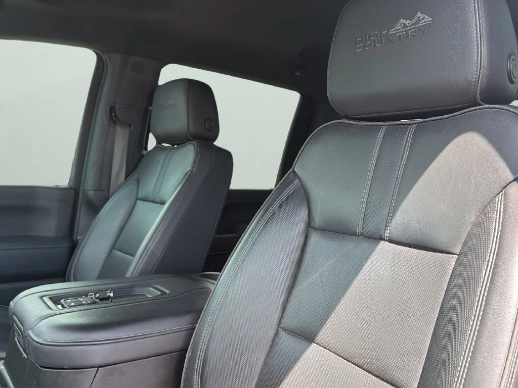 Used 2022 SILVER ICE METALLIC Chevrolet High Country image 25