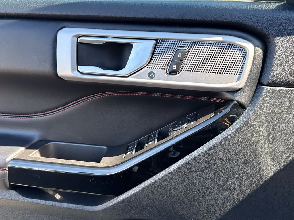 Used 2023 Black Metallic Ford ST-Line image 23