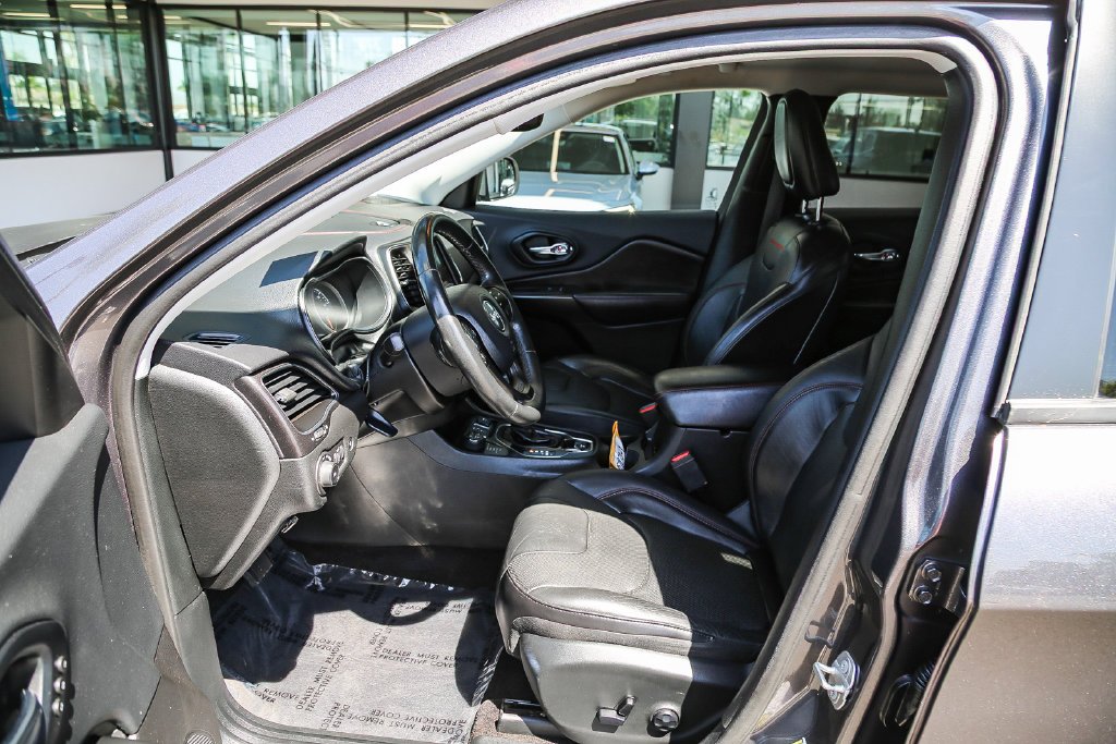 Used 2019 Crystal Metallic Jeep Trailhawk image 17