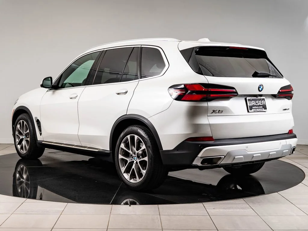 Used 2024 Mineral White Metallic BMW xDrive40i image 6