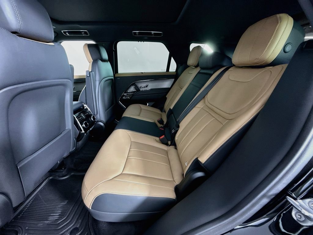 New 2026 Santorini Black Land Rover Dynamic SE image 20