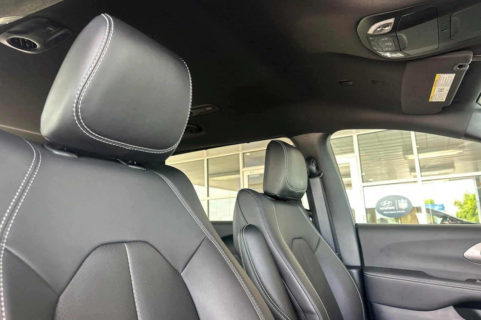 2025 Chrysler Voyager LX - Photo 18