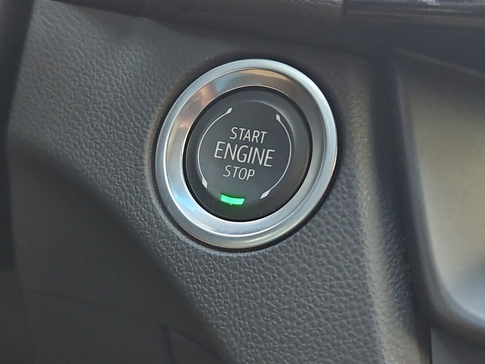 Used 2025 Argent Silver Metallic Cadillac Sport image 29