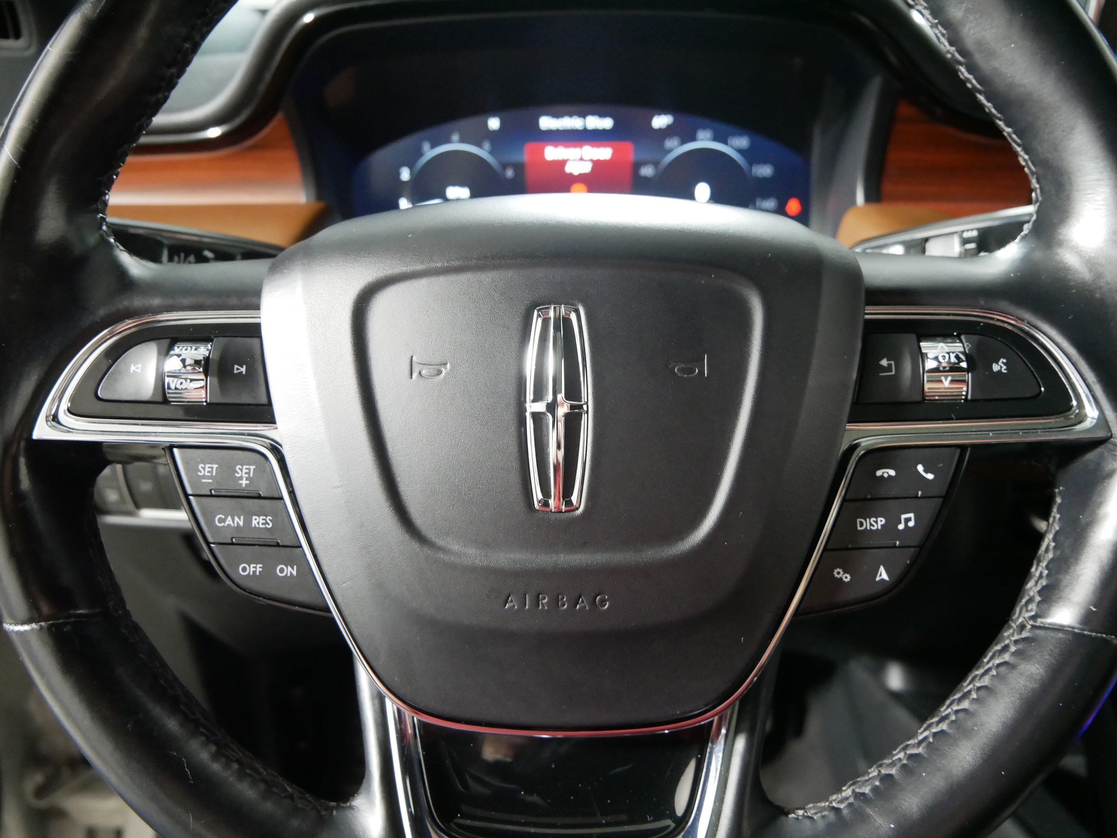 Used 2022 Ceramic Pearl Metallic Tinted Clearcoat Lincoln Reserve image 25