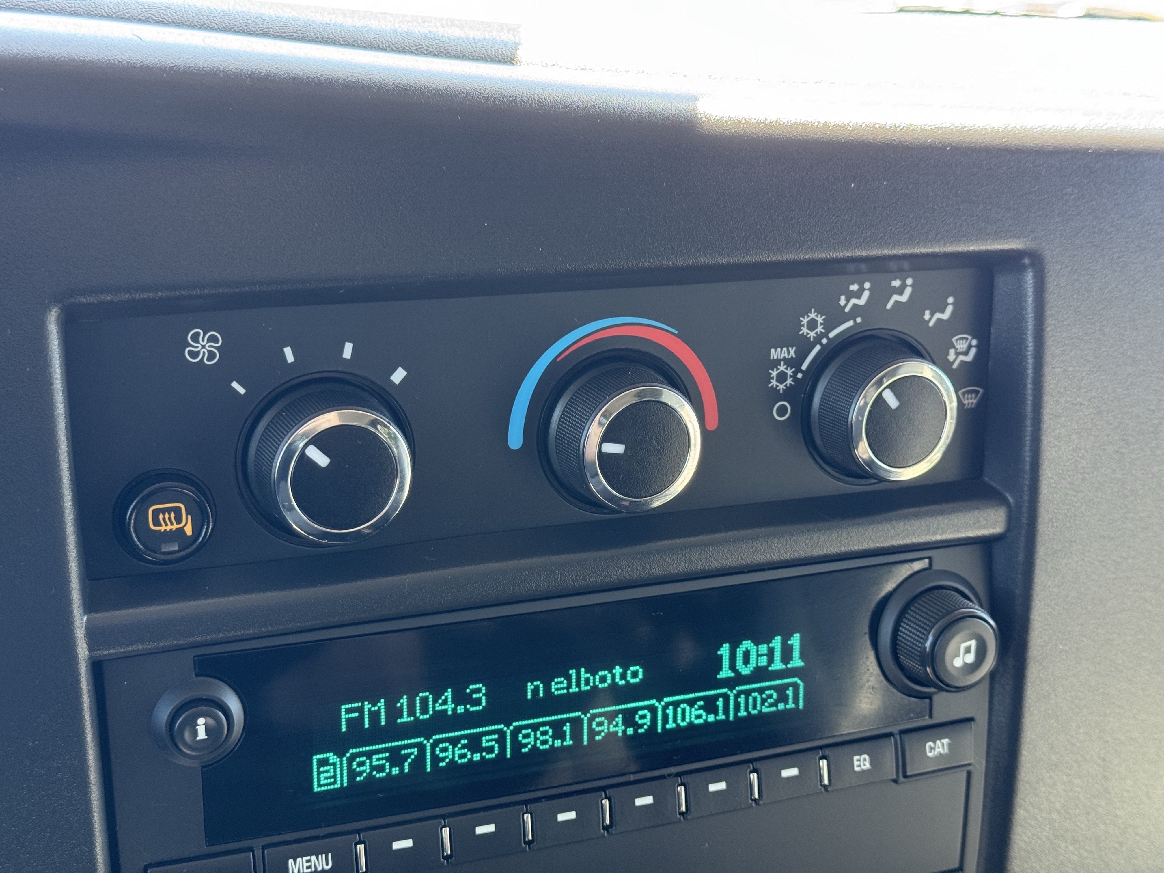 2025 Chevrolet Express Passenger LT - Photo 24