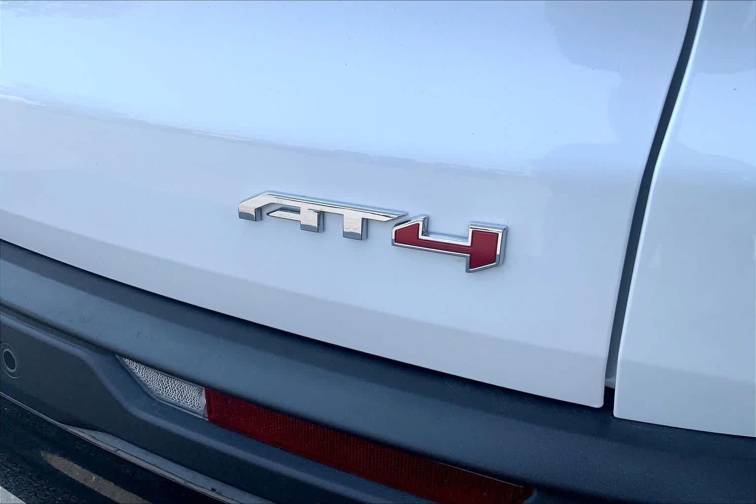Used 2025 White Frost Tricoat GMC AWD AT4 image 9