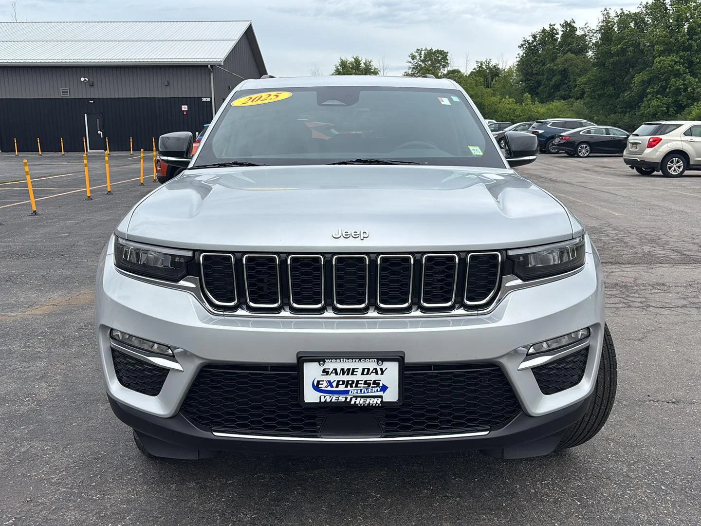 Used 2025 Silver Zynith Jeep Limited image 2