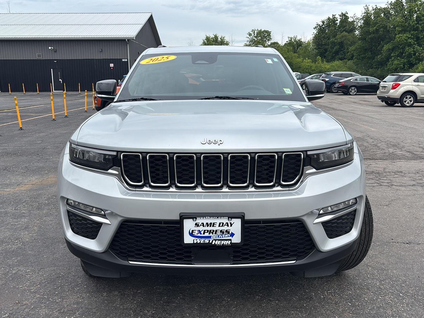 Used 2025 Silver Zynith Jeep Limited image 2