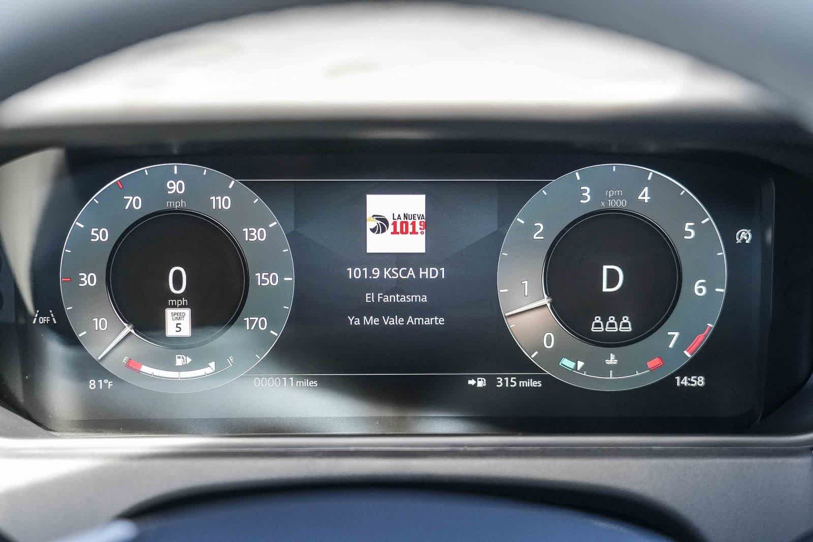New 2026 Ostuni Pearl White Land Rover Dynamic SE image 23