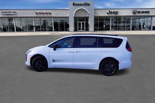New 2027 Bright White Clear-Coat Paint Chrysler Select image 6