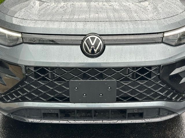 Certified Used 2025 Gray Volkswagen 2.0T SE R-Line Black image 8