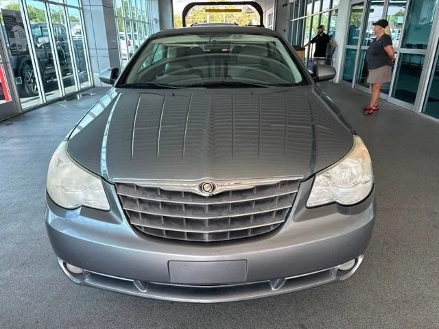 Used 2008 Silver Steel Metallic Clearcoat/black Vinyl Top Chrysler Touring image 2