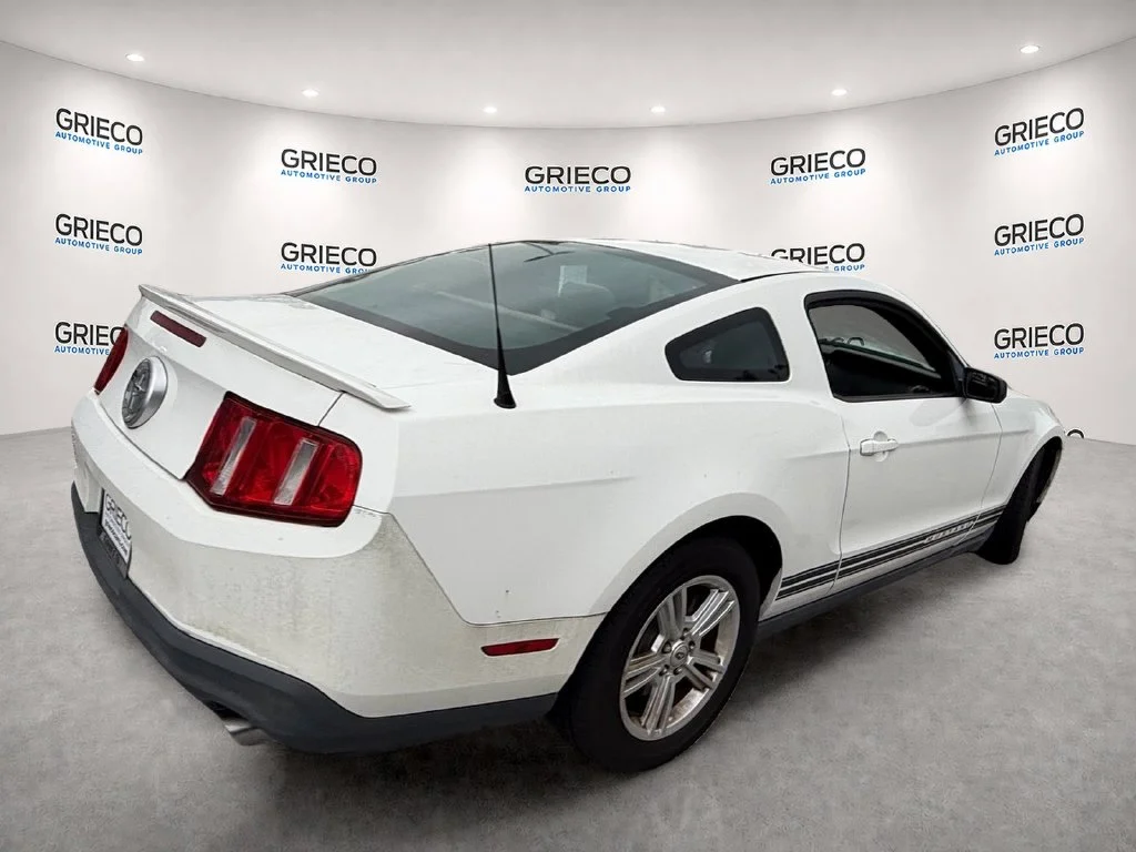 Used 2011 White Ford V6 image 7