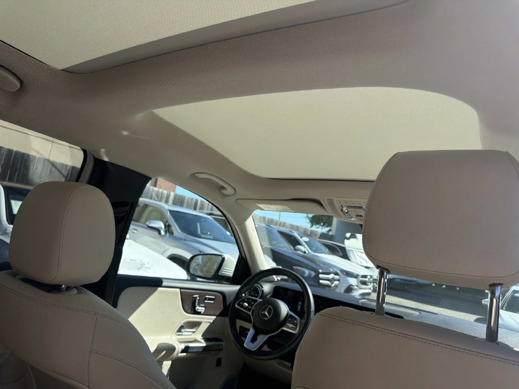 Used 2023  Mercedes-Benz GLB 250 image 10