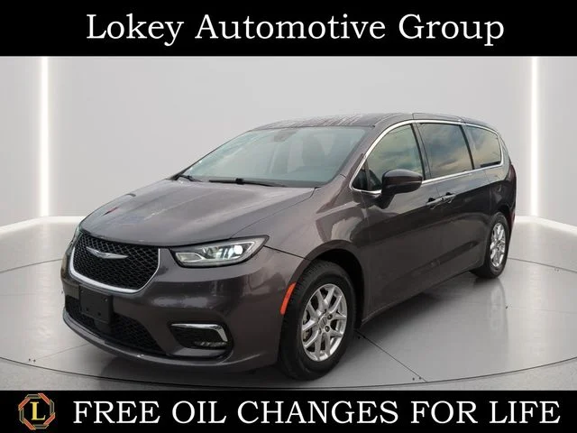 2023 Chrysler Pacifica Touring L's photo