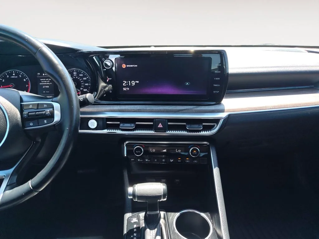 Used 2021 White Kia EX image 11