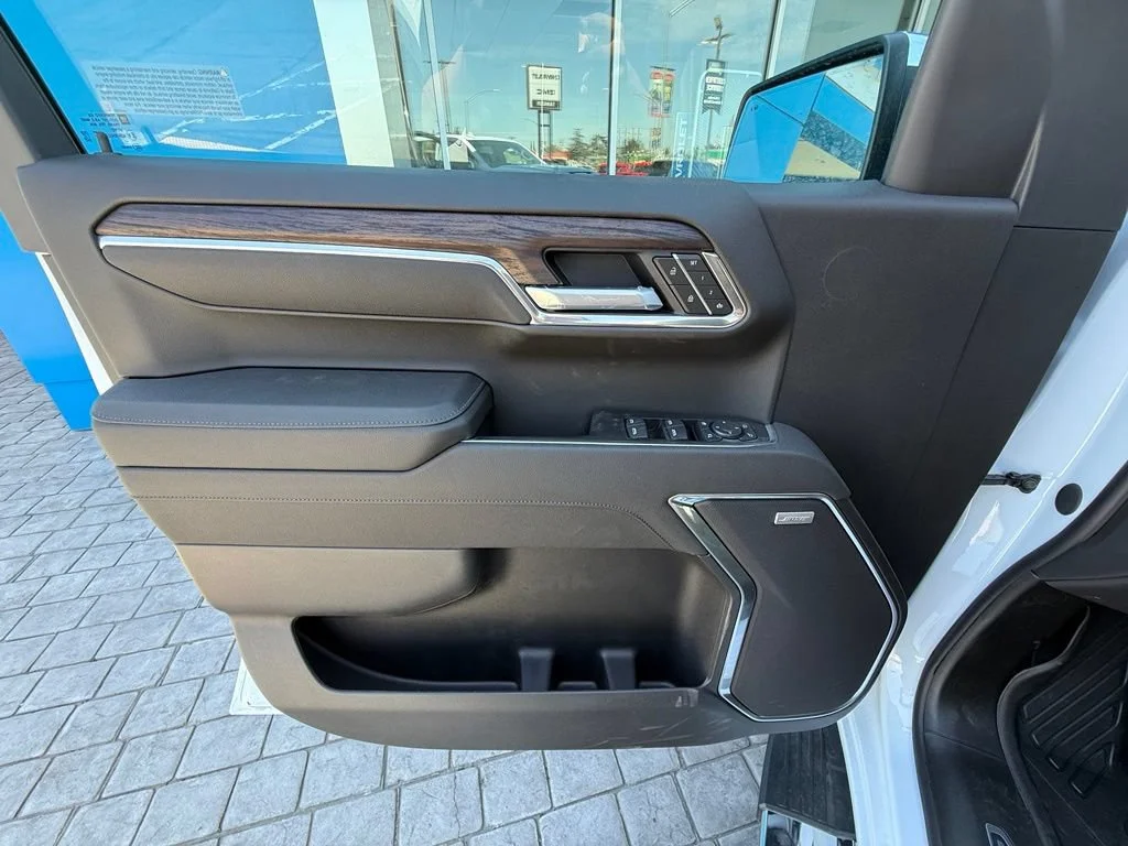 New 2026 Glacier White Tricoat GMC SLT image 31