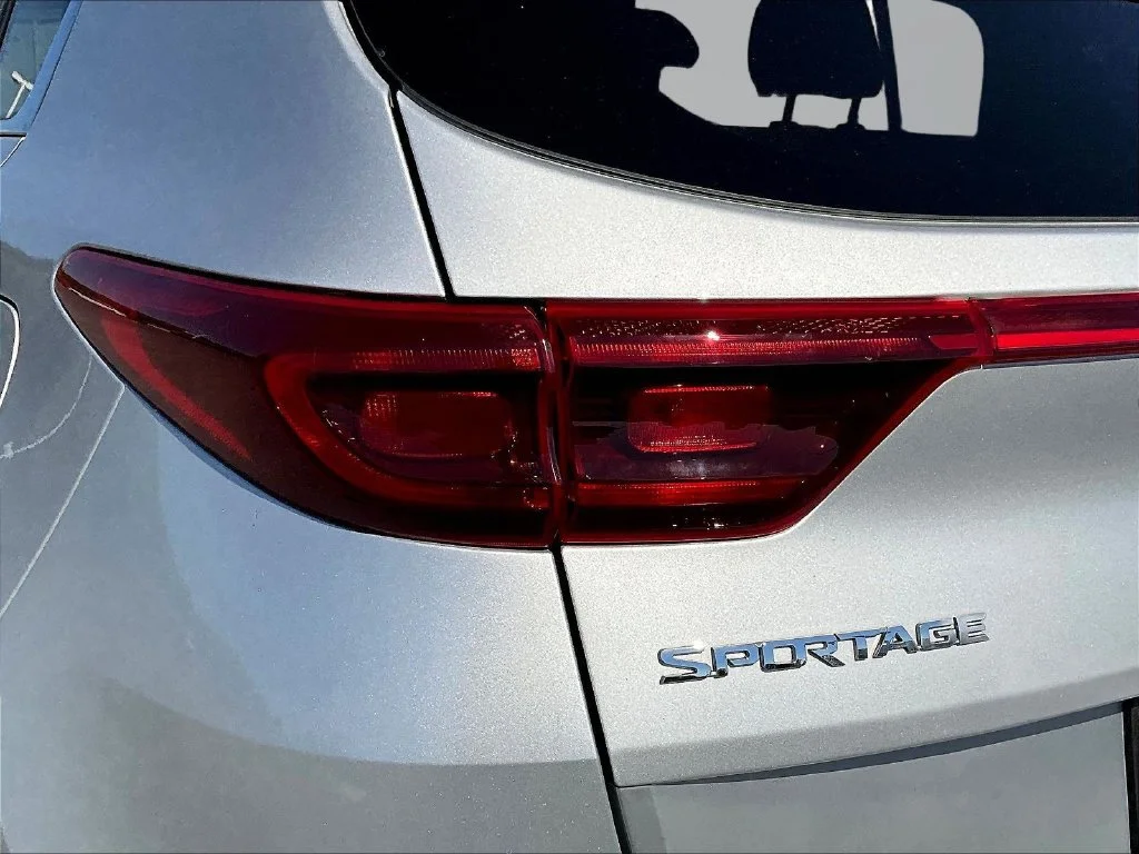 Used 2020 Sparkling Silver Kia LX image 26