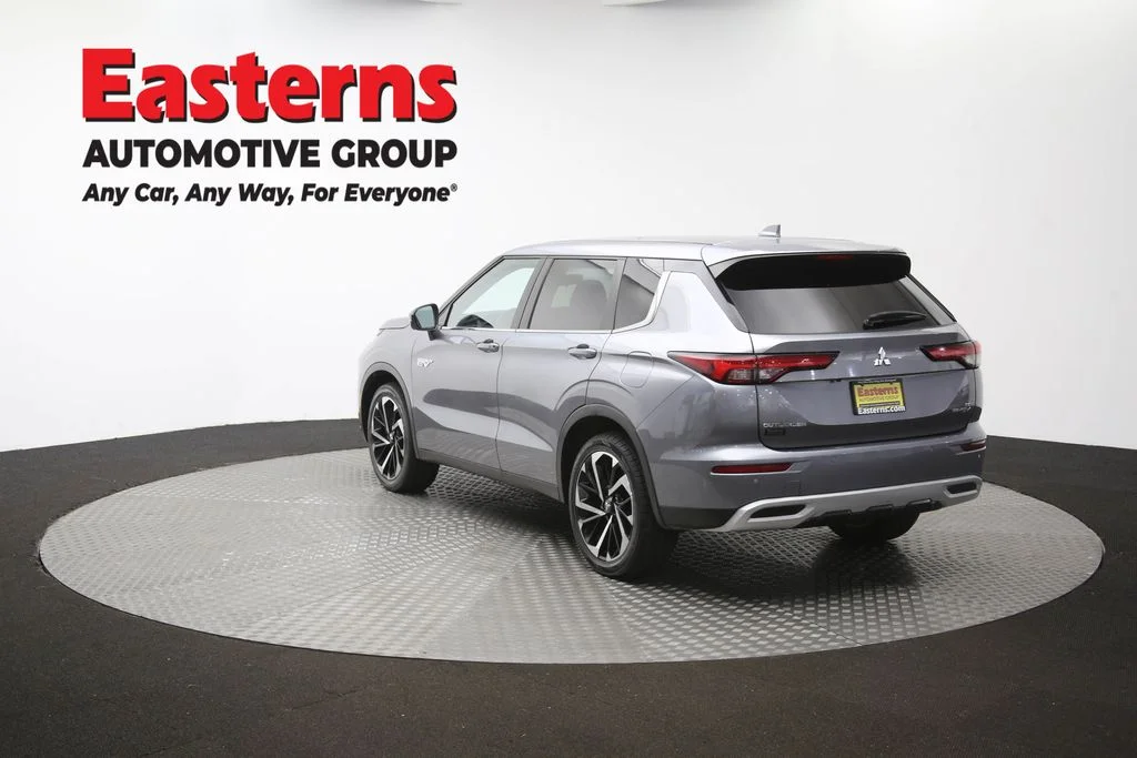 Used 2023 Silver Mitsubishi SE image 65