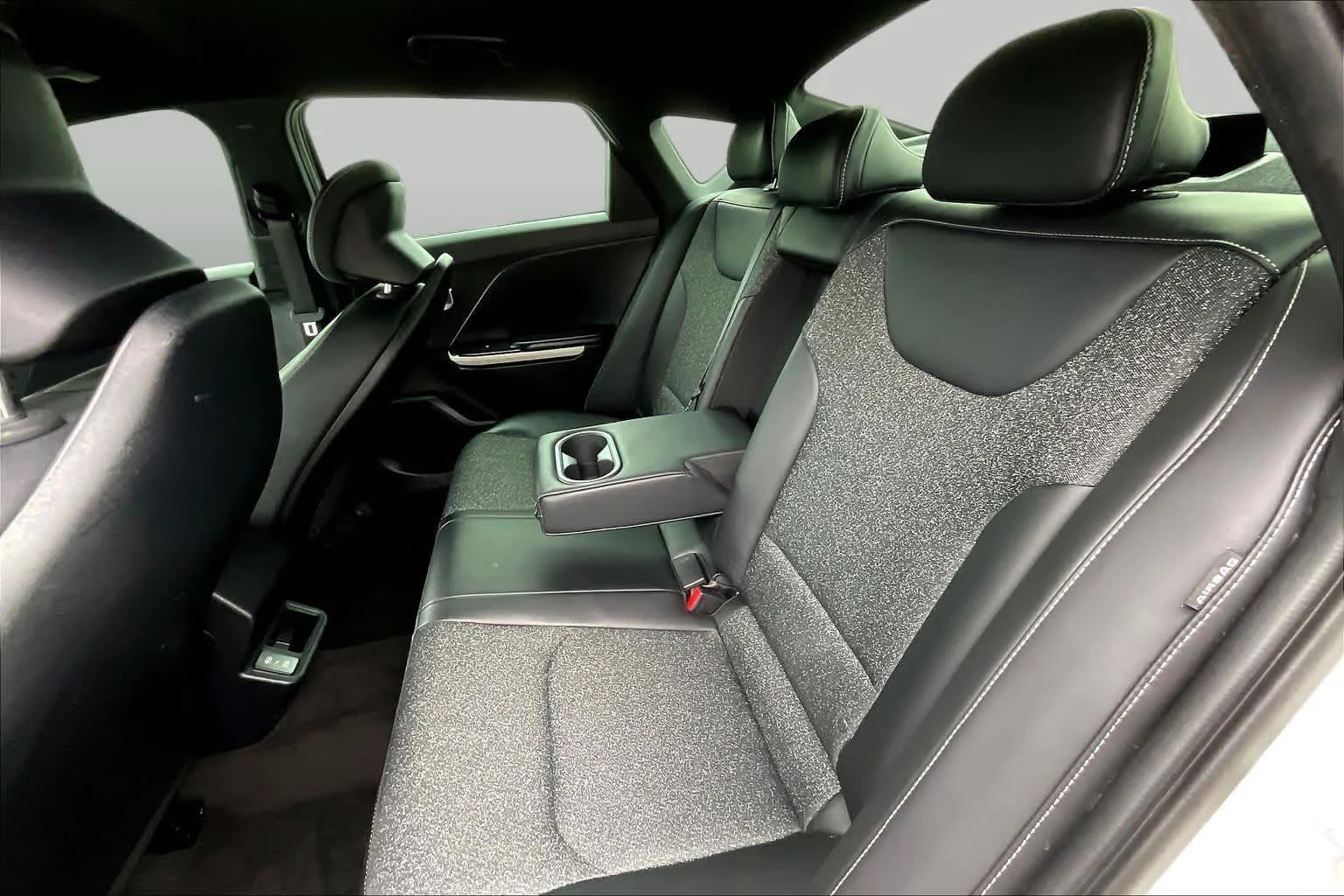 Used 2025 Snow White Pearl Kia GT-Line image 19