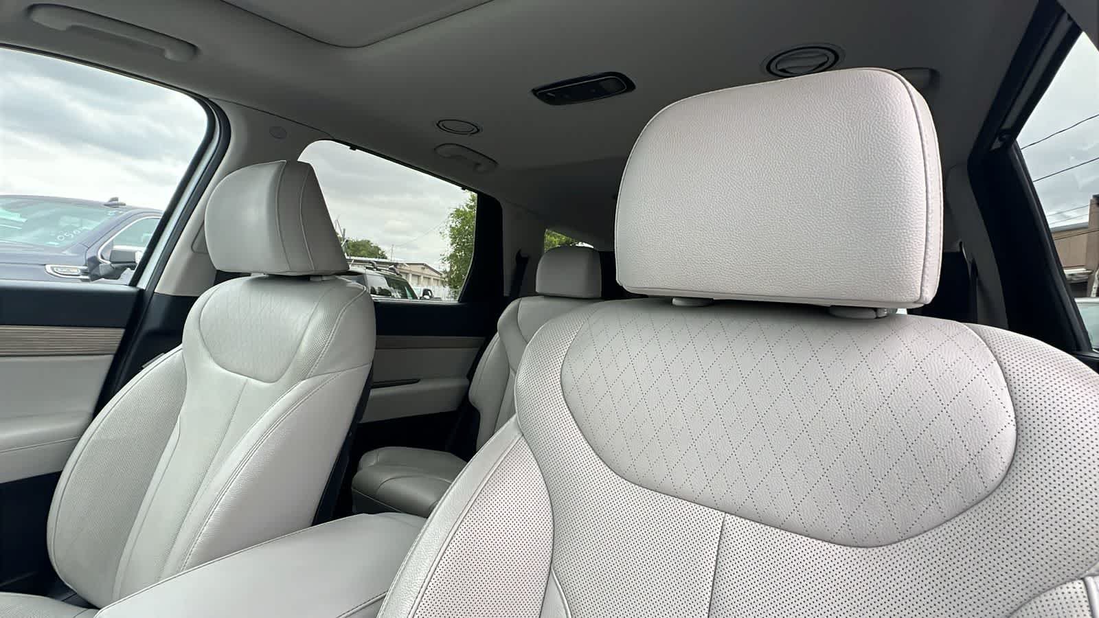 Used 2020 Hyper White Hyundai SEL image 11