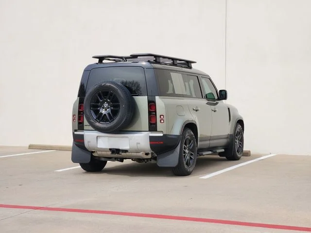 Used 2025 Pangea Green Metallic Land Rover S image 7
