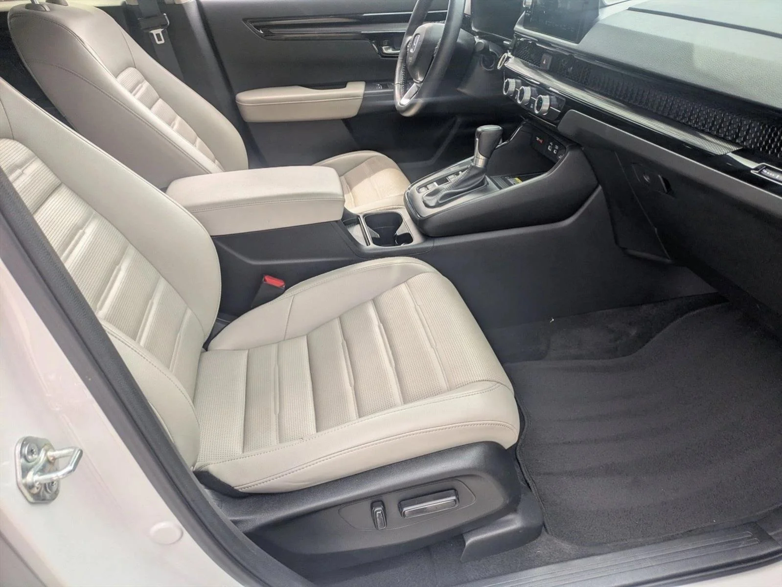 Used 2024 White Honda EX-L image 19
