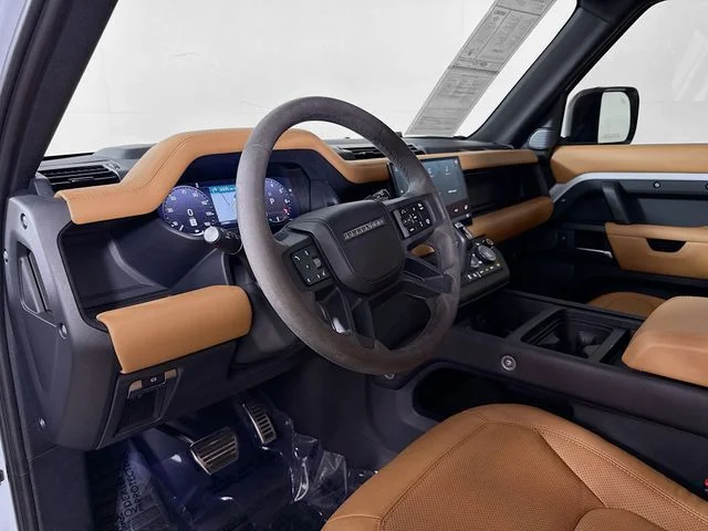 Certified Used 2023 White Land Rover V8 image 9