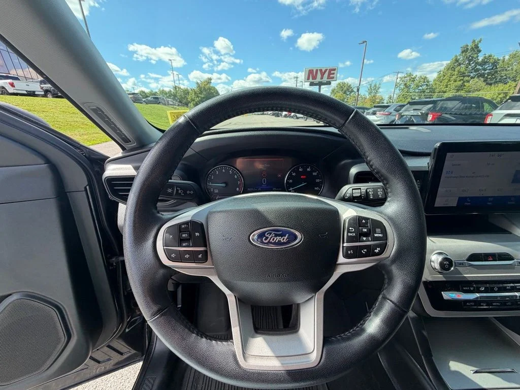 Used 2023 Black Ford XLT image 28
