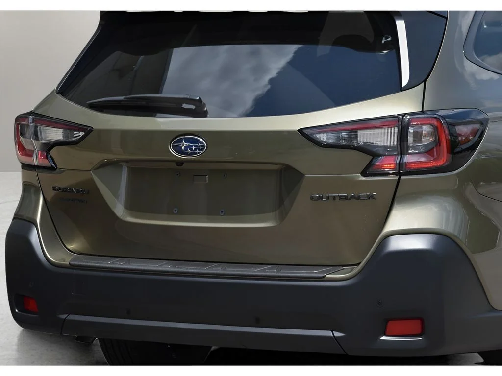 Used 2025 Autumn Green Metallic Subaru Onyx Edition image 29