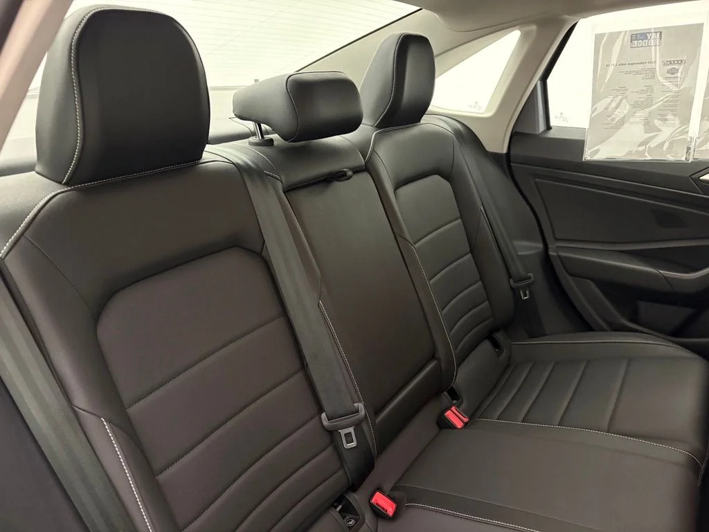 Used 2024 Silver Volkswagen 1.5T SE image 34
