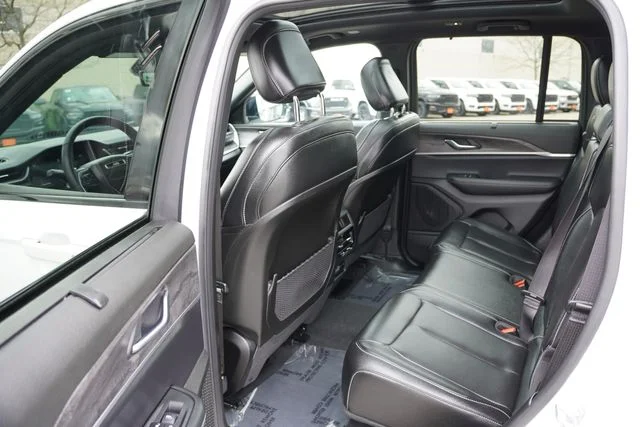 Used 2025 White/off-white Jeep Limited image 16