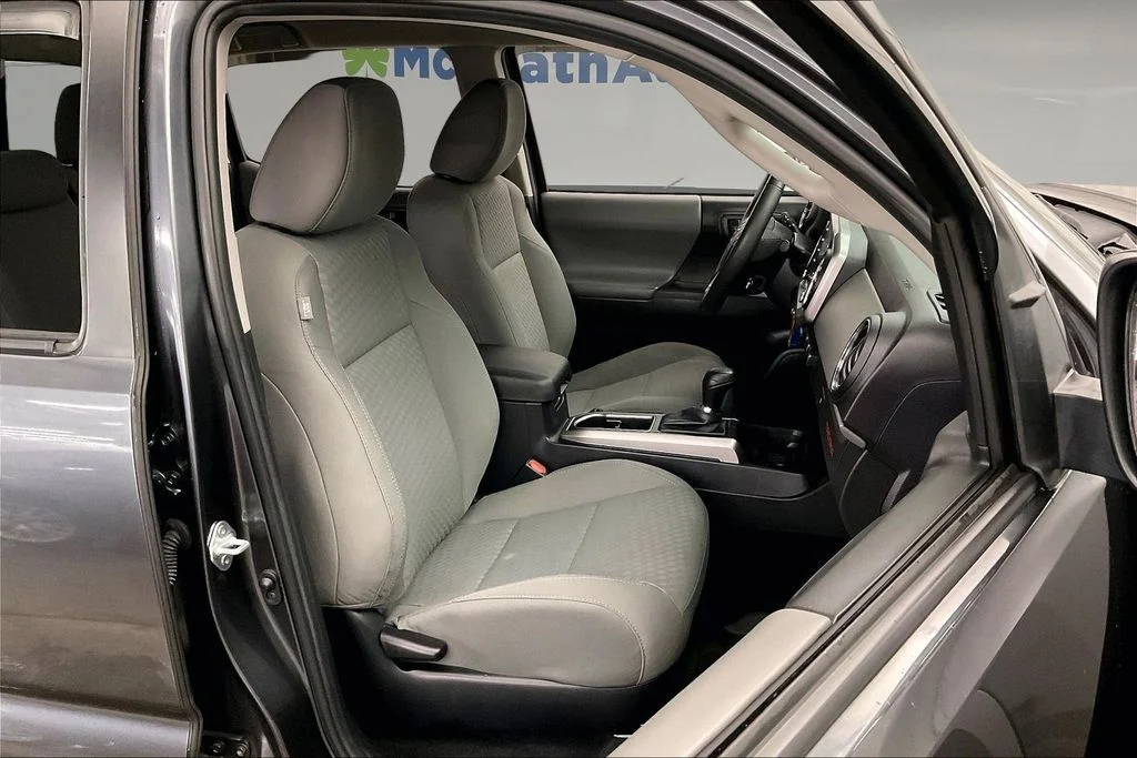 Used 2022 Gray Toyota SR5 image 11