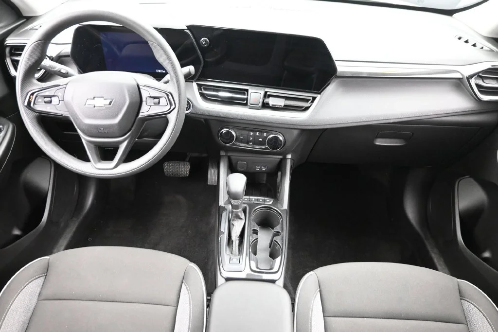 Used 2025 Green Chevrolet LS image 15