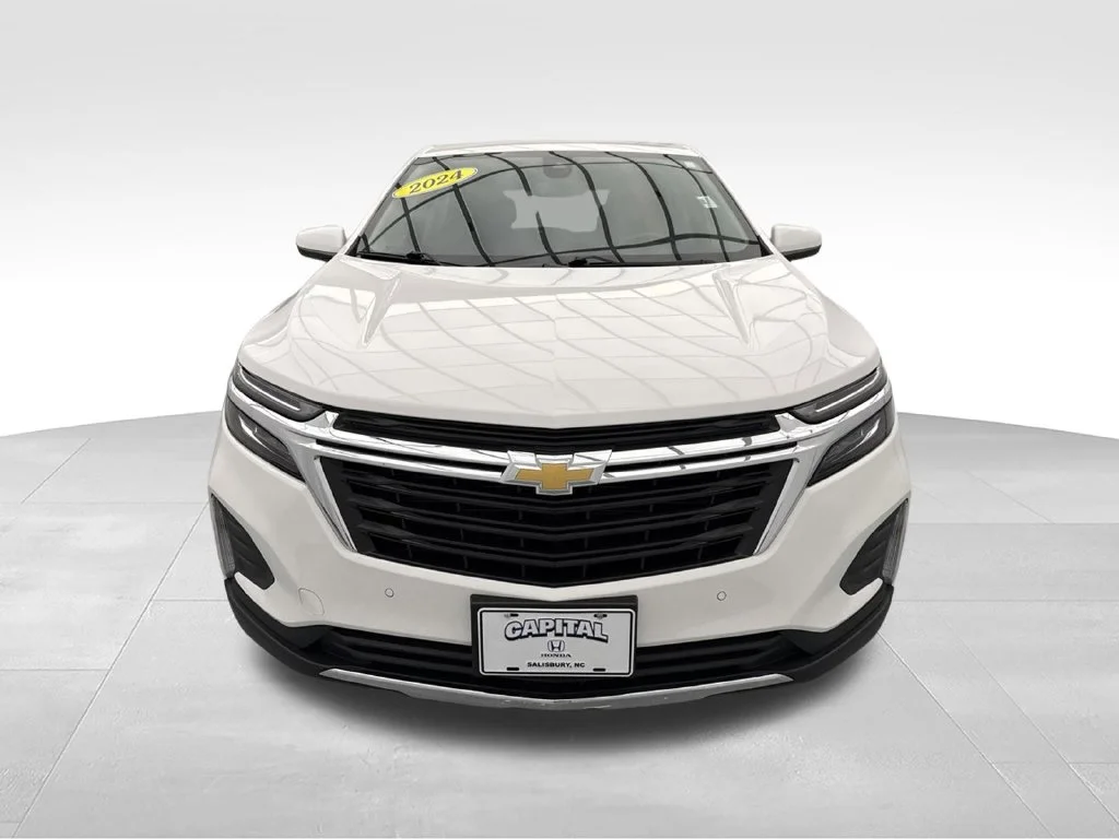 Used 2024 Summit White Chevrolet LT image 2