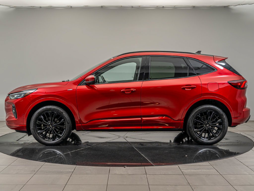 Used 2024 Rapid Red Metallic Tinted Clearcoat Ford ST-Line Elite image 8
