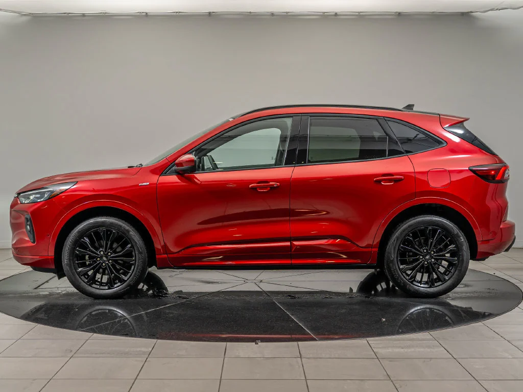 Used 2024 Rapid Red Metallic Tinted Clearcoat Ford ST-Line Elite image 8