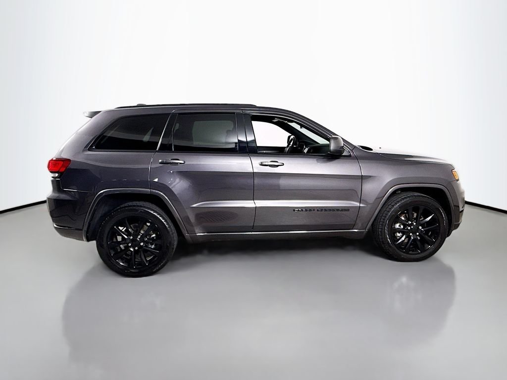 Used 2021 Granite Crystal Metallic Clearcoat Jeep Laredo X image 13