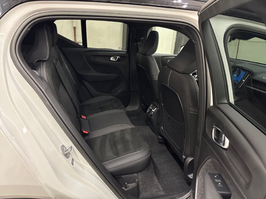 Certified Used 2023 Crystal White Volvo Ultimate image 17