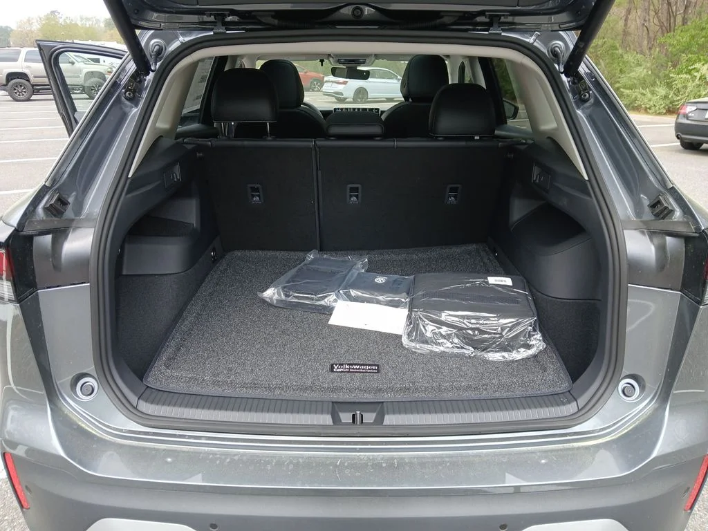 New 2026 Silver Volkswagen 2.0T SE image 22