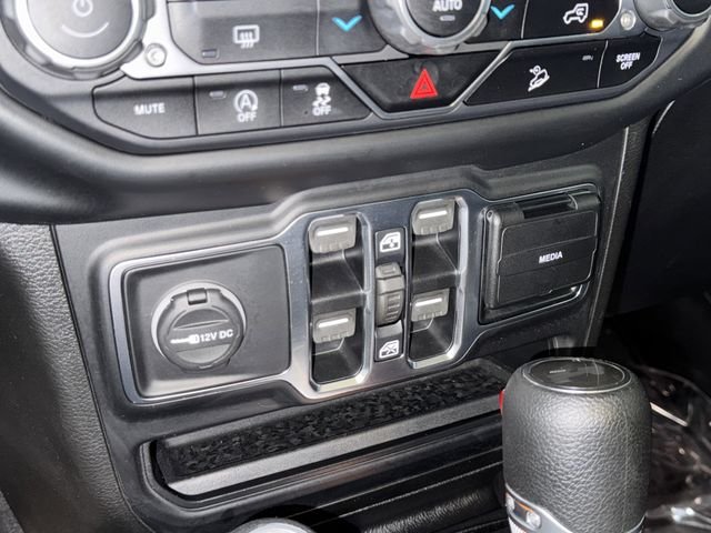 Used 2020 Ocean Blue Metallic Clearcoat Jeep Unlimited Sahara image 27