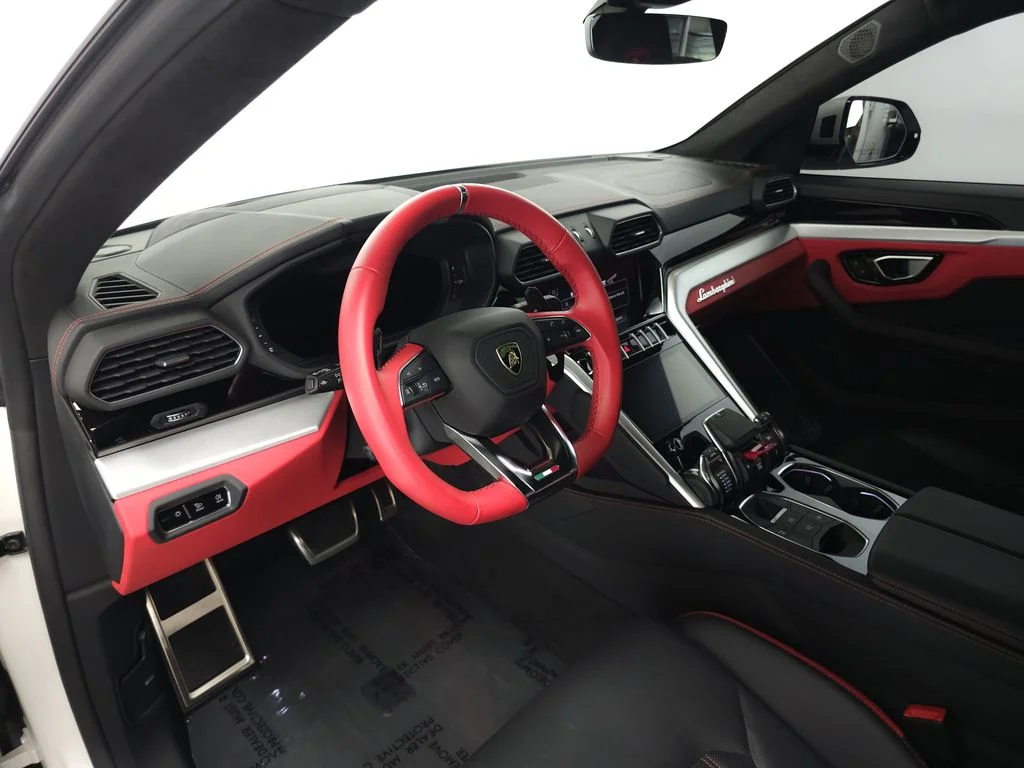 Used 2023 Balloon White Metallic Lamborghini S image 8