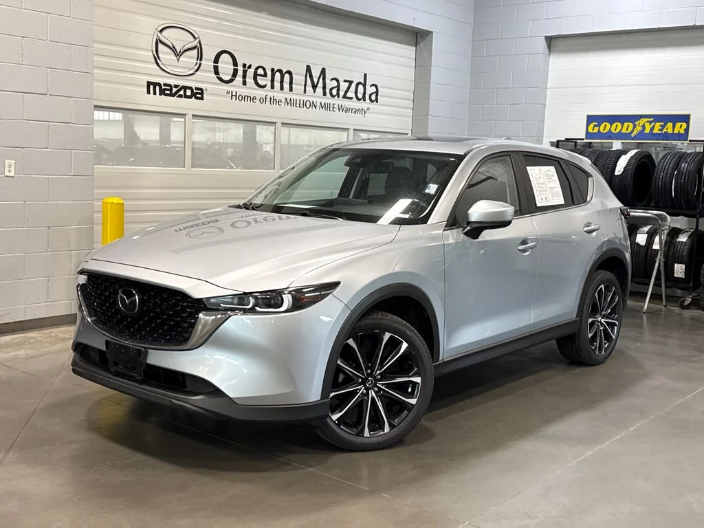 2023 Mazda CX-5 S Preferred package Auto AWD's photo