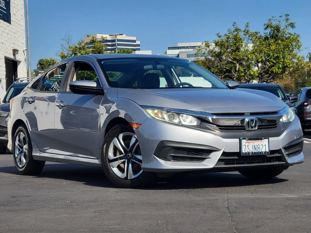 Used 2016 Lunar Silver Metallic Honda LX image 29