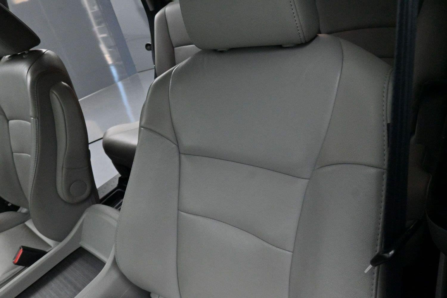 Used 2019 Modern Steel Metallic Honda EX-L image 17