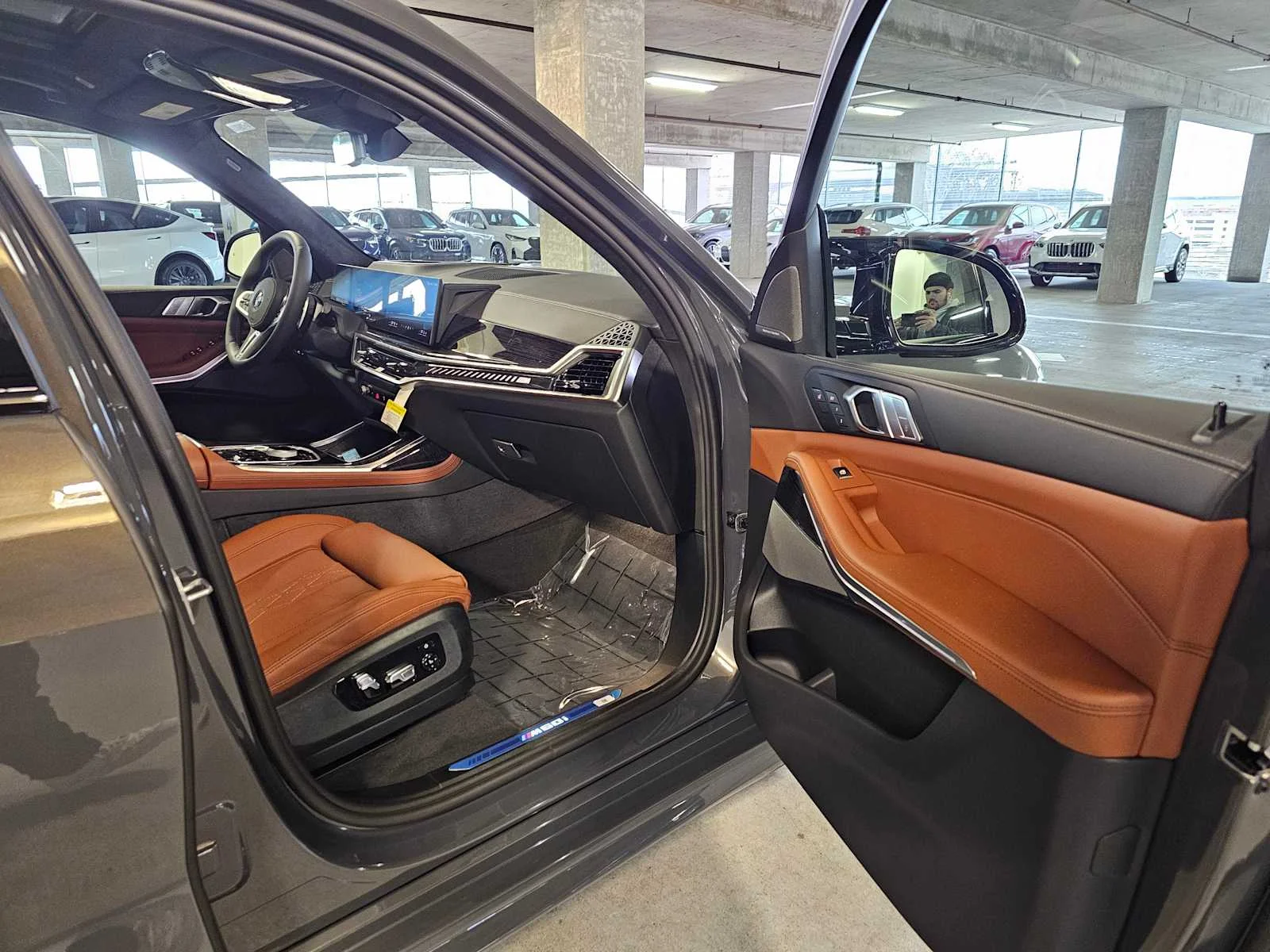 New 2026 Dravit Grey Metallic BMW M60i image 43