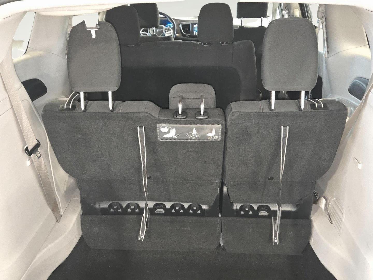 Used 2019 GRAY CHRYSLER L image 33