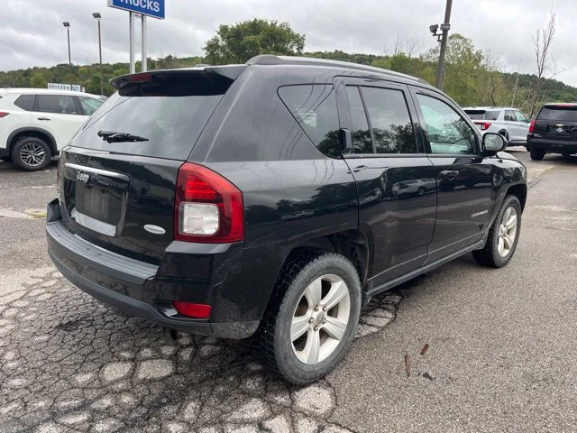 Used 2016 Black Jeep Latitude image 4