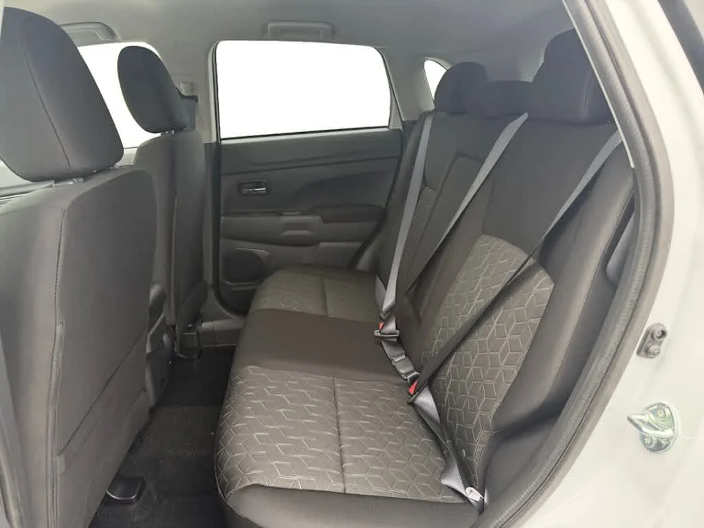 New 2026 White Diamond Mitsubishi ES image 12